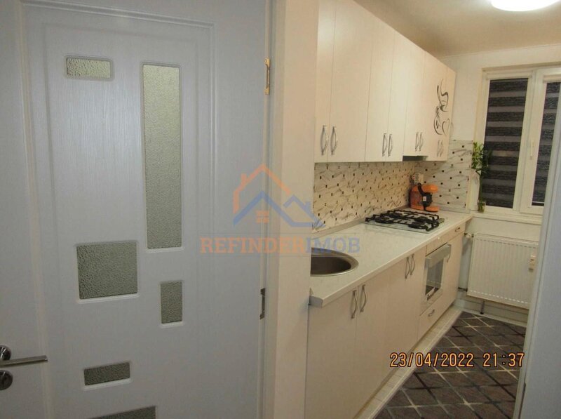 Titan Apartament de vanzare cu 3 camere, Metrou 1 Decembrie 1918